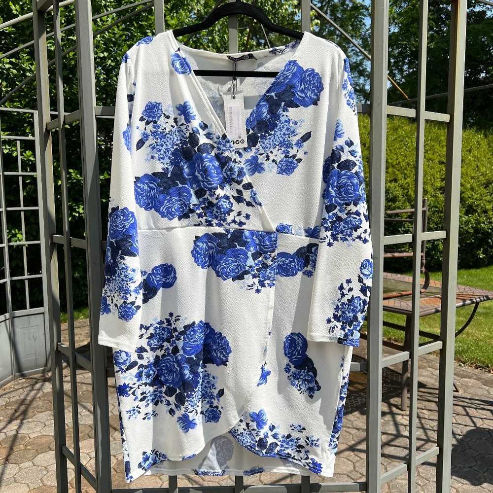 NWT Boohoo Floral Printed Wrap Front Dress - Size 18